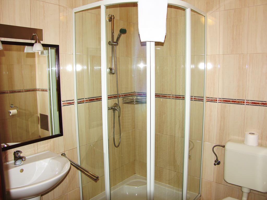 Adler Hotel Budaörs Стая снимка