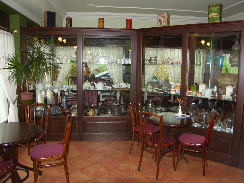 Adler Hotel Budaörs Екстериор снимка